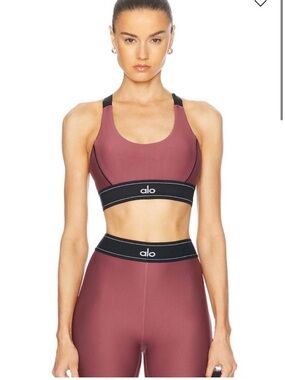 NWT: ALO size xs Yoga Airlift Suit Up Bra in Burgundy Truffle/Black